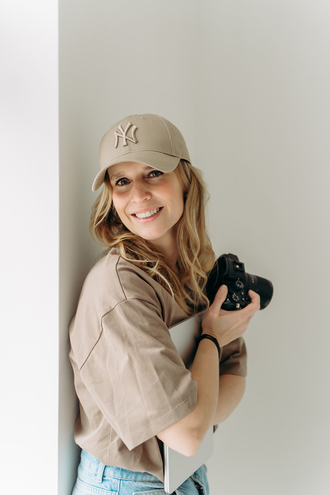 Lifestyle fotografka Lucie Schwarz z Prahy se zaměřením na rodinné, těhotenské a newborn focení.